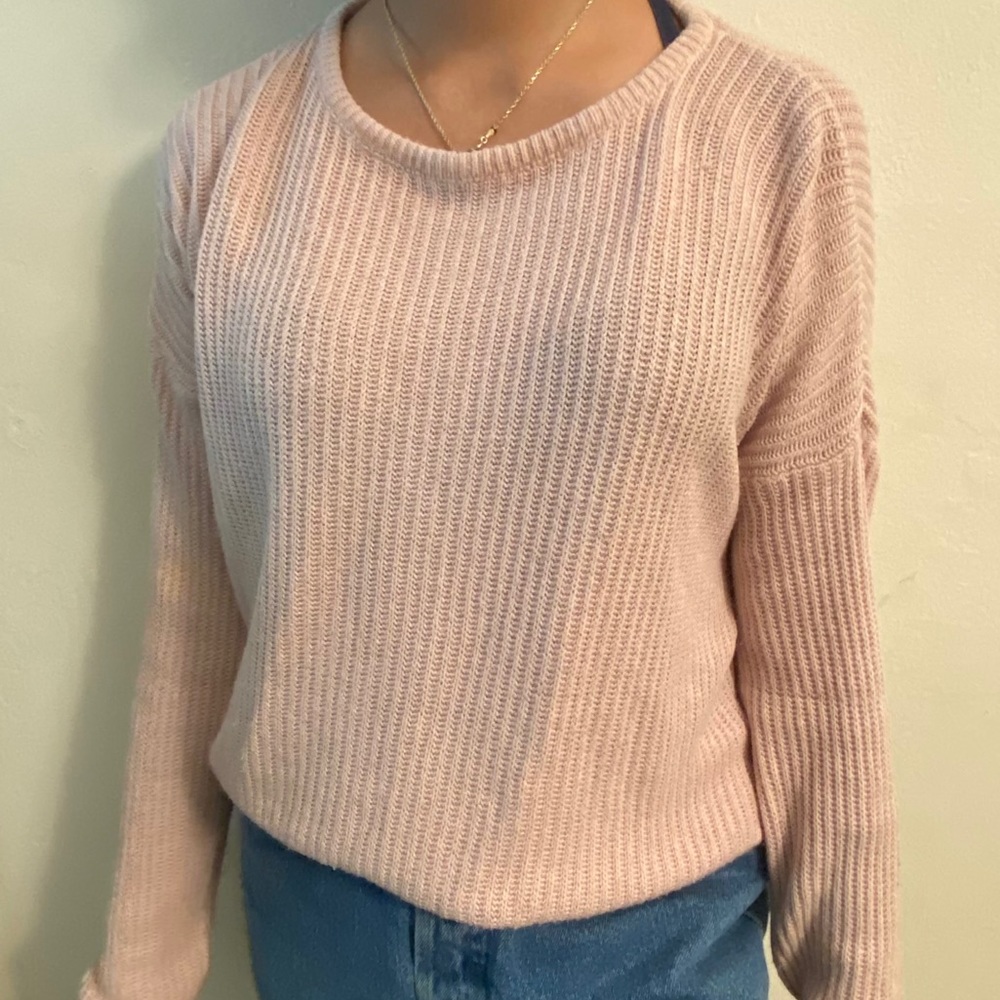 Brandy Melville Crewneck Sweater in blush Pink.